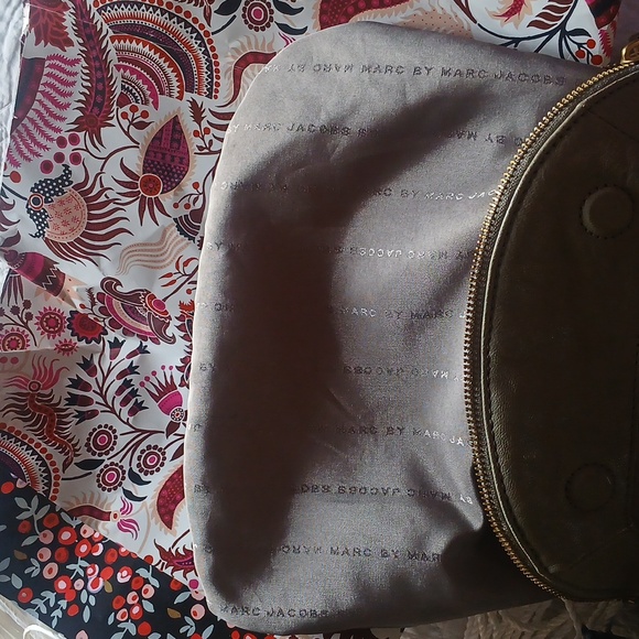 Marc by Marc Jacobs Tan and Black Messenger Bag - Picture 15 of 16